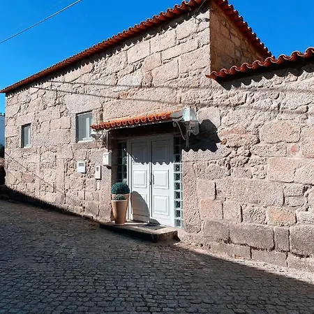 Casa Da Nogueira Arcos (Viseu)